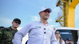 Pedro Sánchez, ministro de Defensa 26