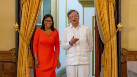 Delcy Rodríguez y Gustavo Petro 26
