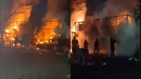 Camión avícola incinerado en puente de Río Claro 