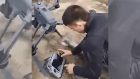 Imágenes de un menor manipulando un dron presuntamente adaptado con explosivos en el Cauca.