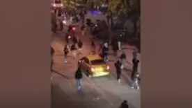 Manifestantes frente a la Universidad Sergio Arboleda