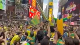hinchas de brasil en times square