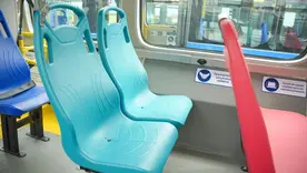 Sillas aguamarina de buses eléctricos transmilenio