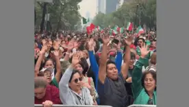 Miles de personas participan en la ola más grande del mundo