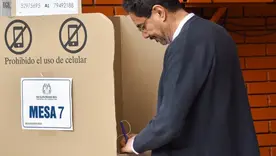 Iván Cepeda votando