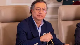 Petro pide permiso para salir del país