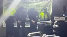 Capturan a dos hombres que rompieron la pared de un local para robar más de 30 llantas de moto en Suba