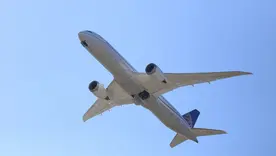 Avión en el aire