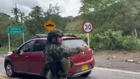 Reabren la vía Panamericana en el Cauca tras atentado con carro bomba que destruyó el peaje de La Sierra