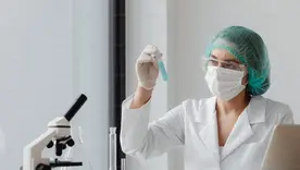 Mujer laboratorio
