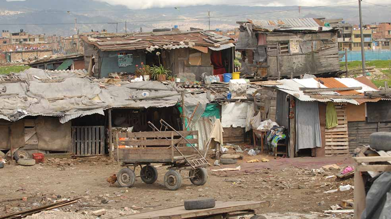 1,4 millones de personas salen de la pobreza en Colombia entre 2021 y ...