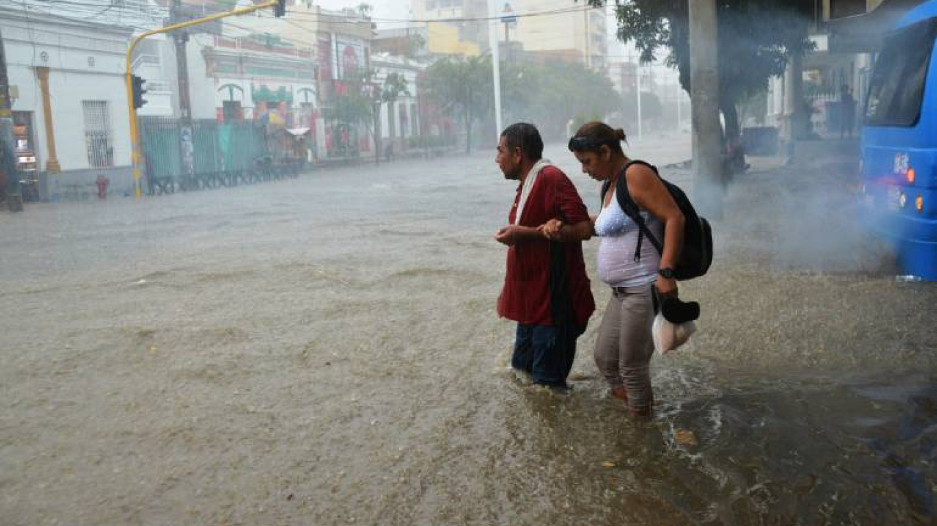 Fuertes lluvias causan inundaciones en Santa Marta