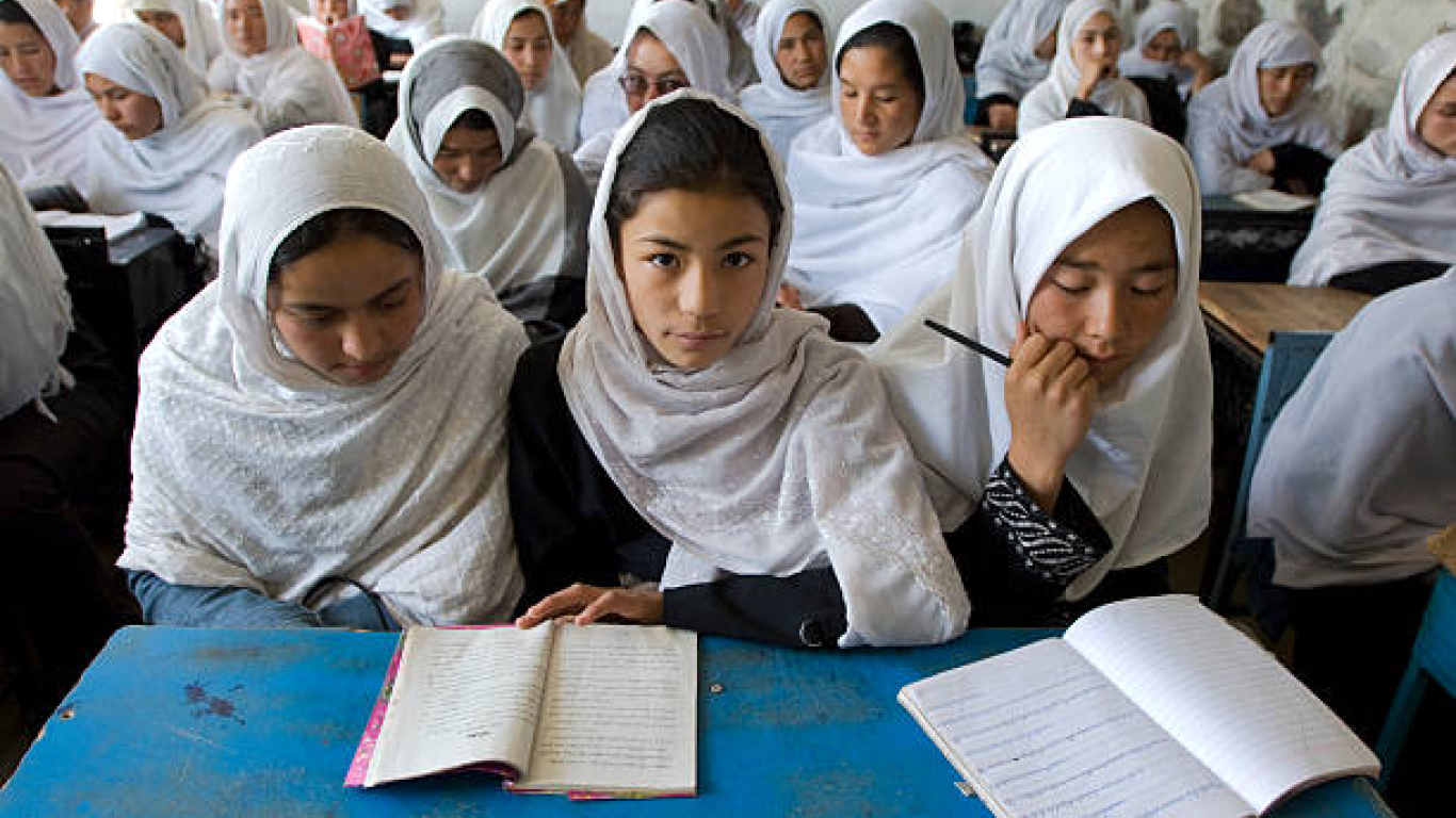 Escuelas Afganistán mujeres