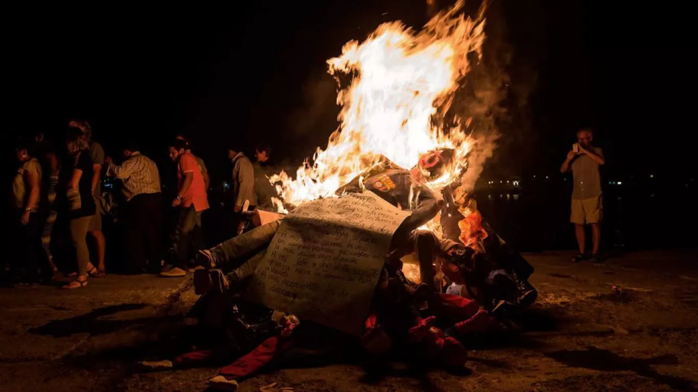 Imagen de referencia sobre un ritual con fuego