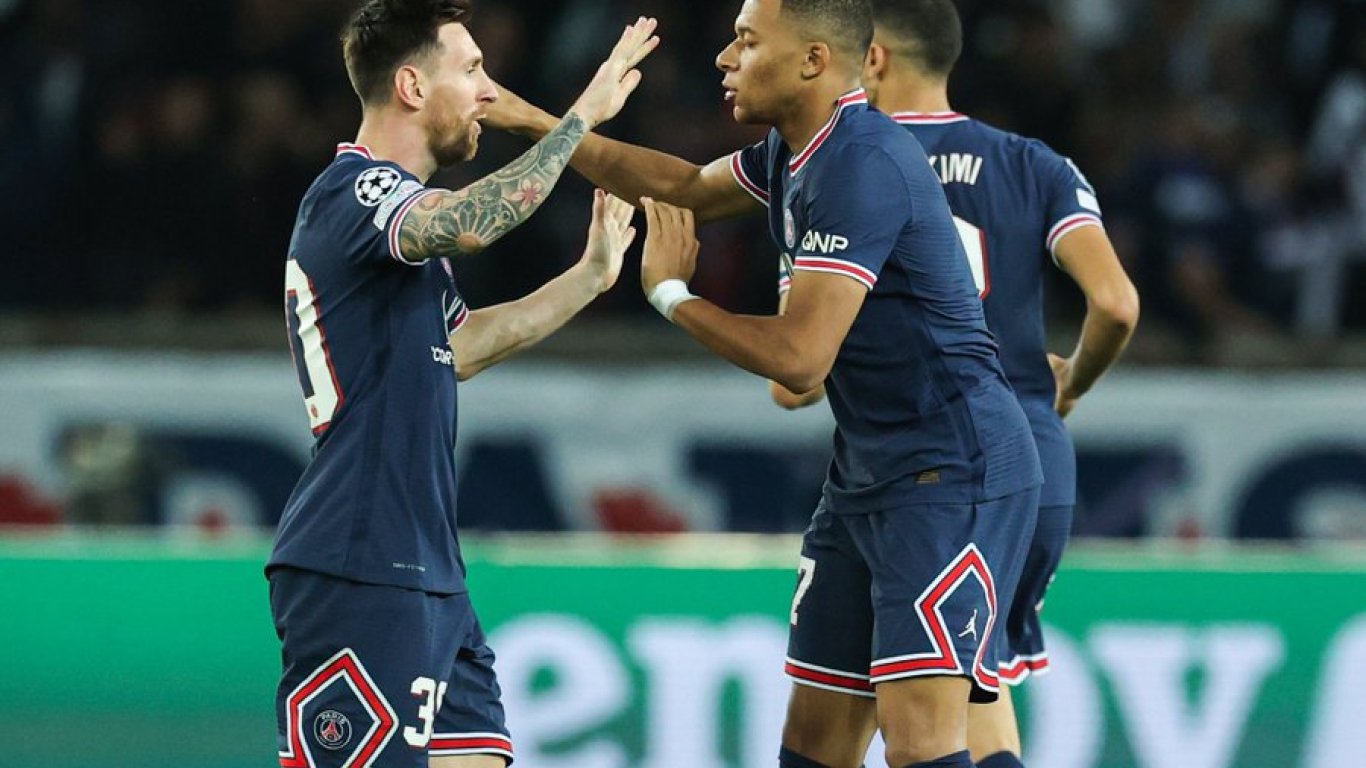 Con doblete de Messi, el PSG se llevó la victoria en París