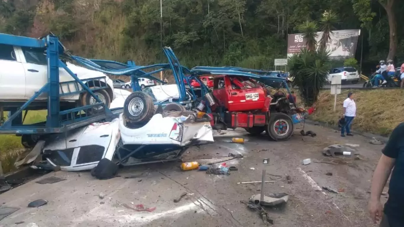 Accidente vía al aeropuerto Palonegro