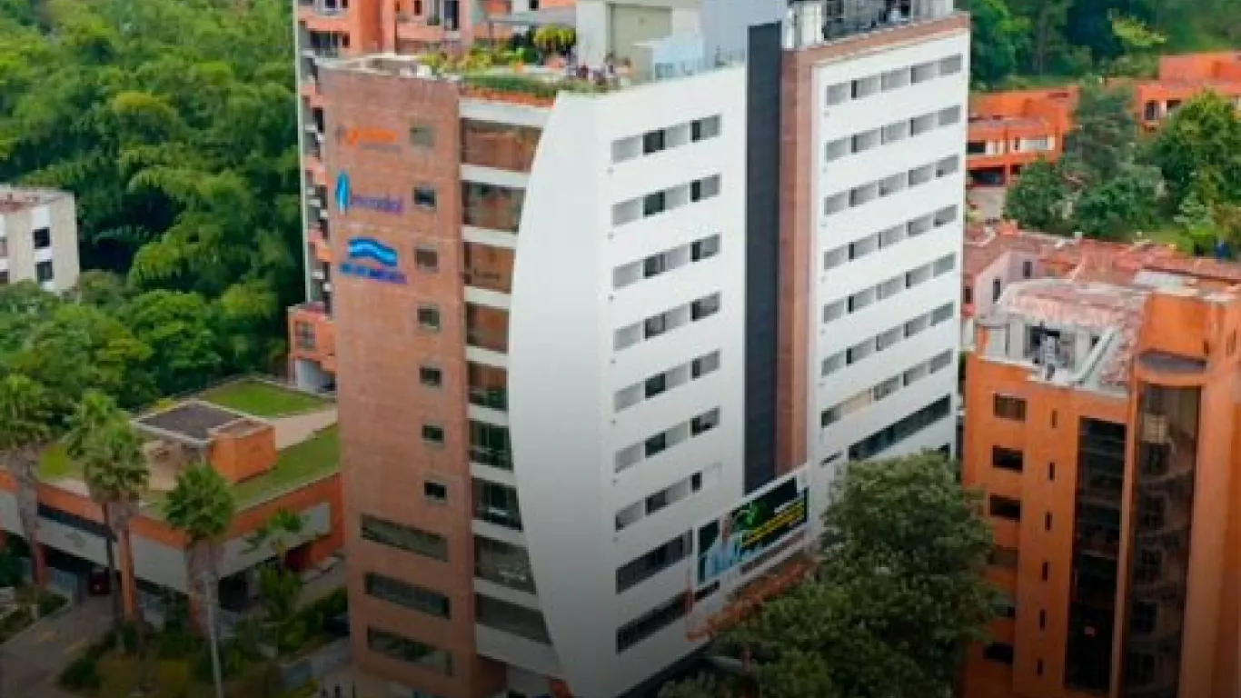Edificio geriátrico en Medellín construido por la empresa chilena Acalis 