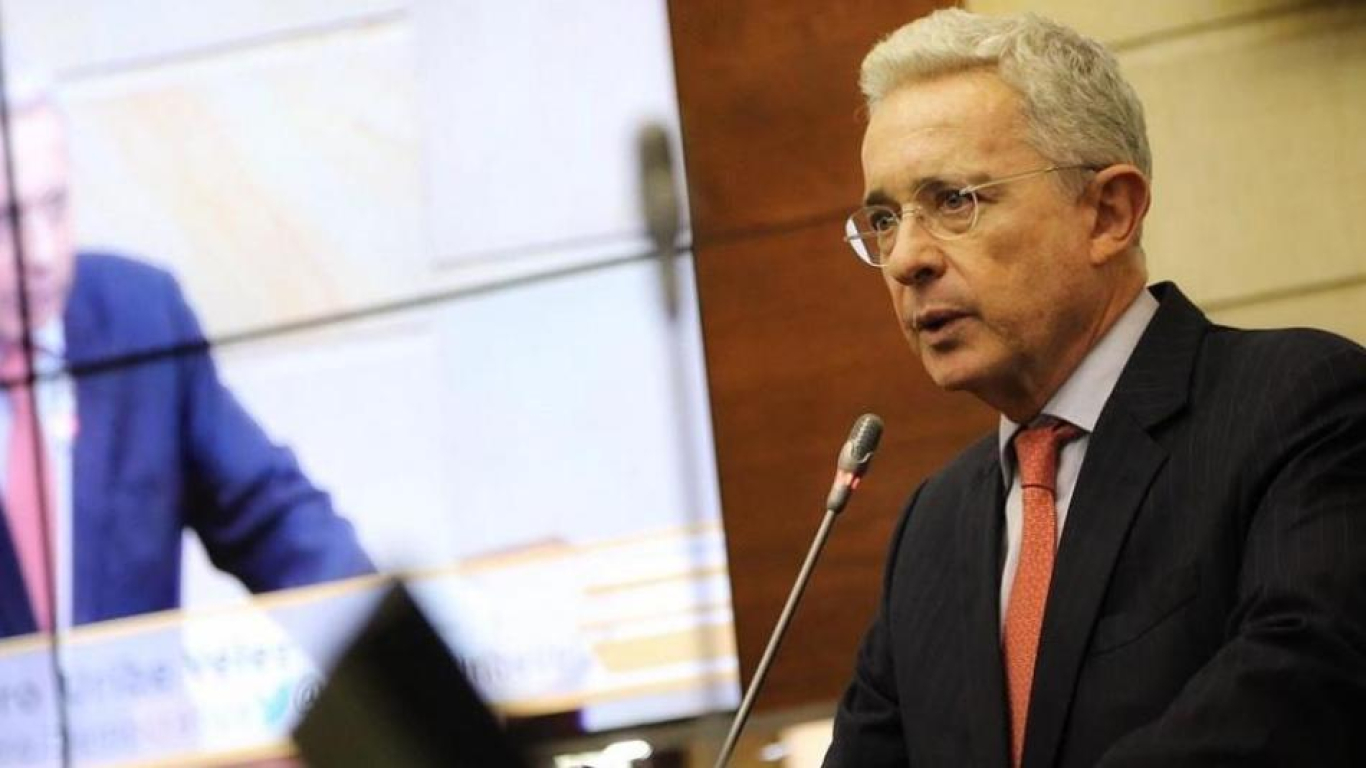 Cuentas bancarias en el exterior de Álvaro Uribe 