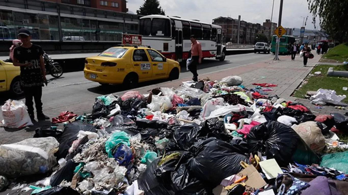 Protestas por falta de recolección de basuras en Bogotá
