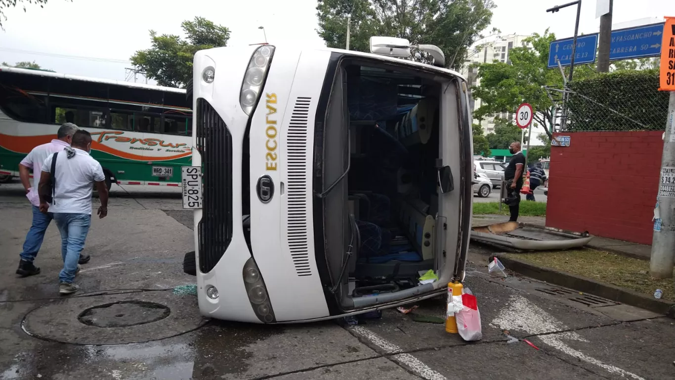 Accidente de bus escolar deja al menos 10 heridos