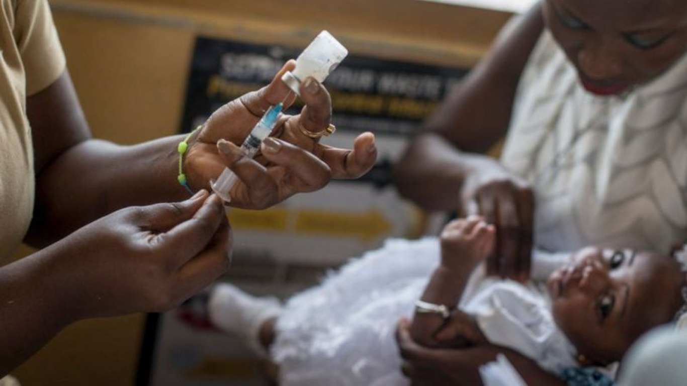 Se autorizó la primera vacuna contra la malaria