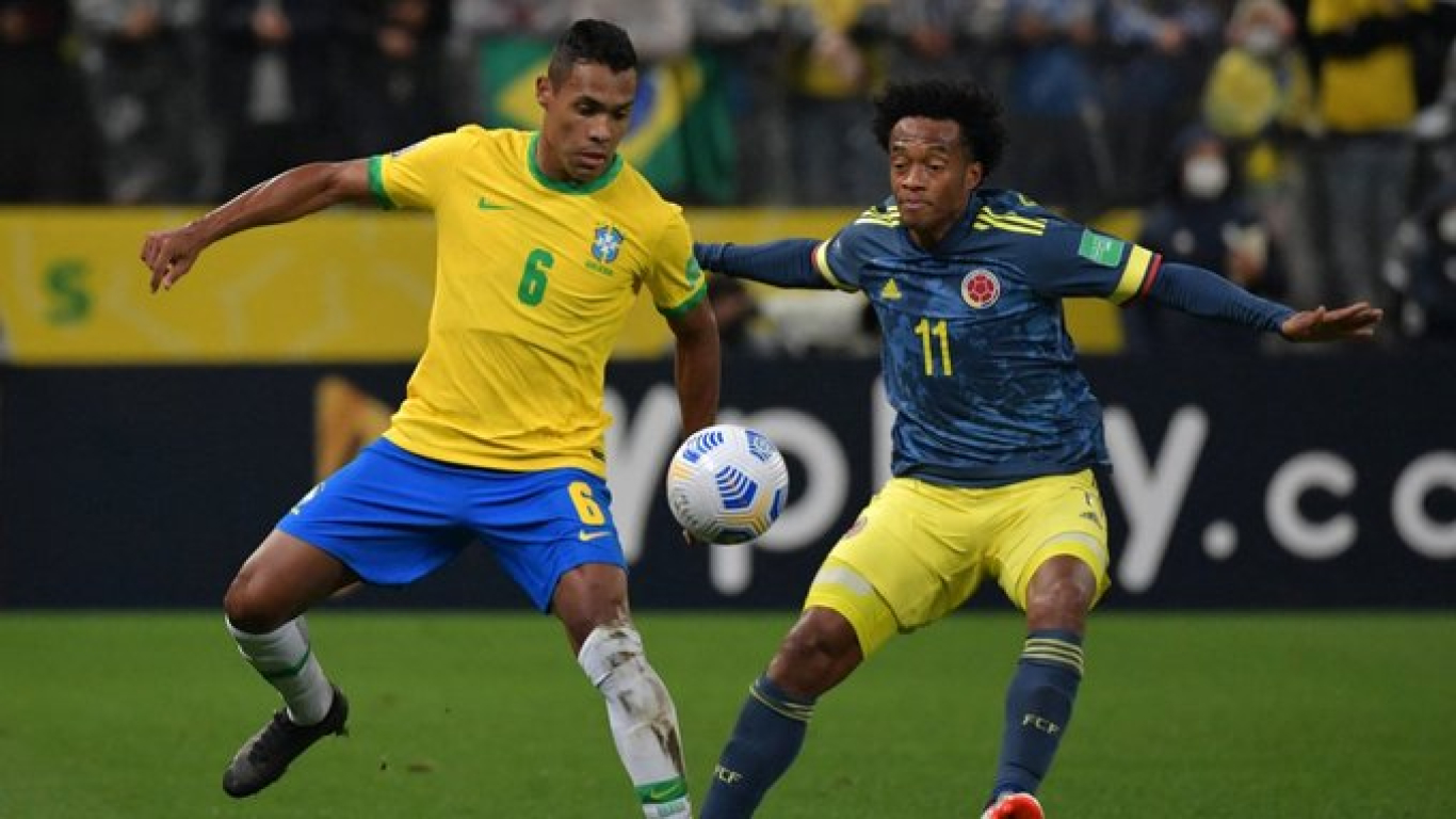 Colombia en repechaje tras perder con Brasil