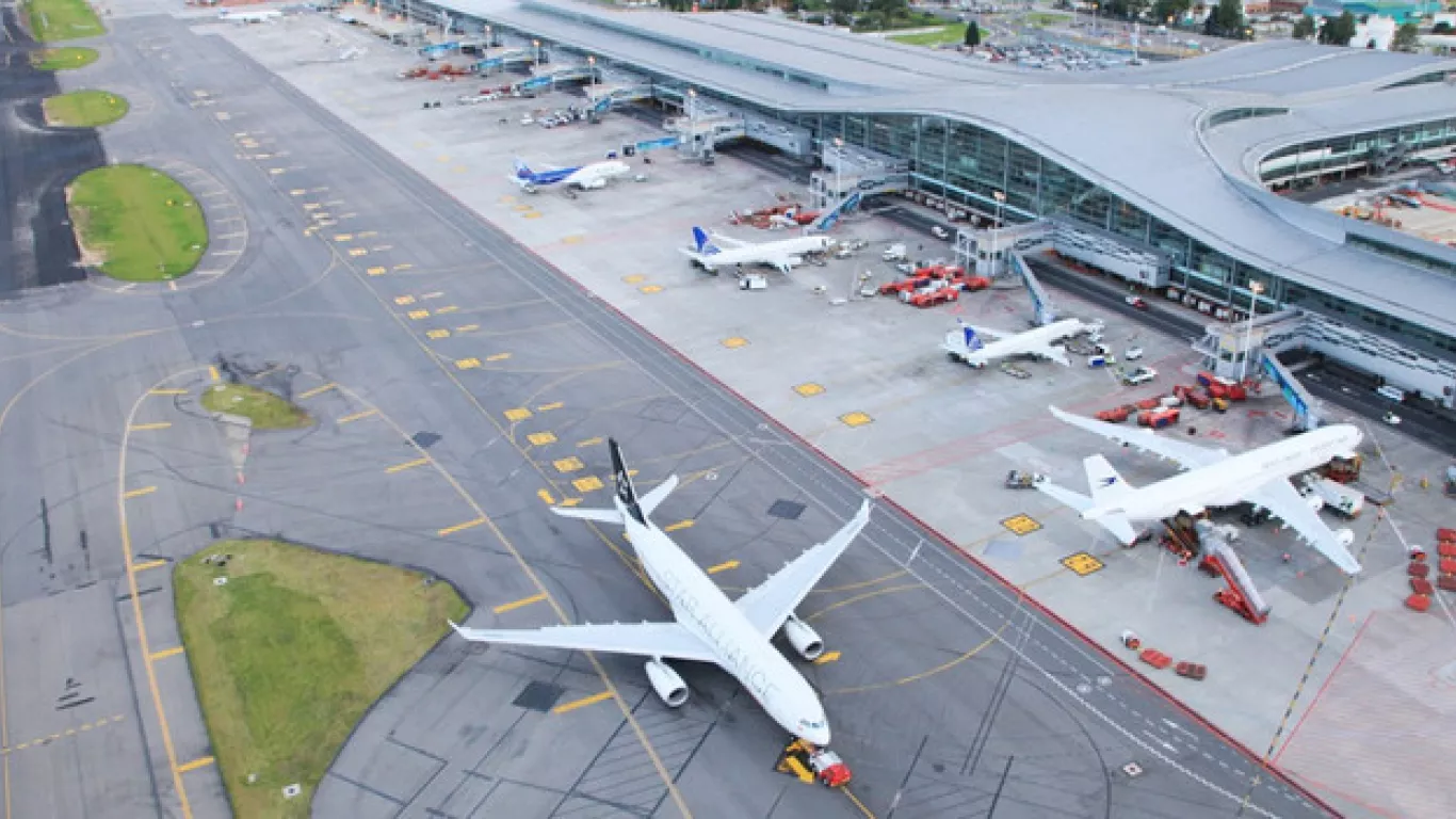 Afectación en aeropuerto El Dorado por actividad del volcán Nevado del Ruiz