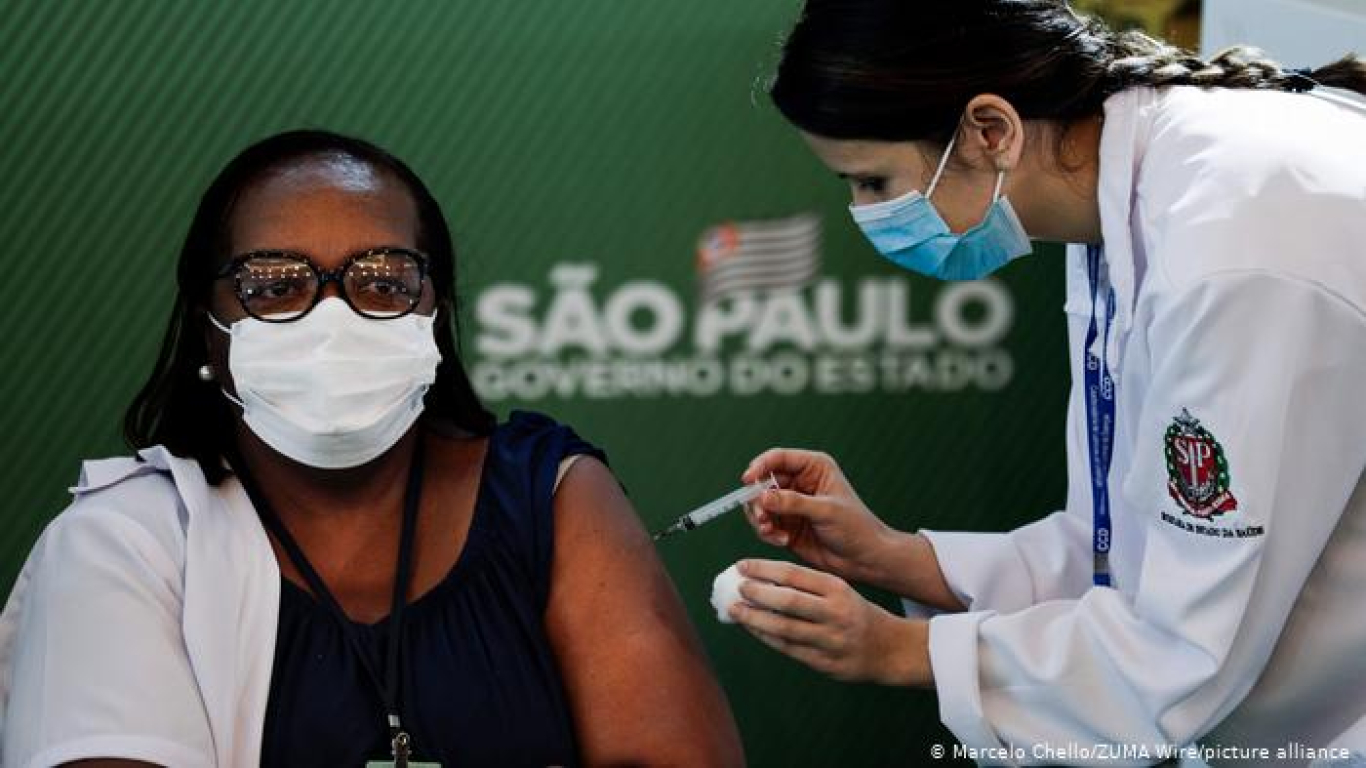 Brasil aplicará cuarta dosis anticovid 
