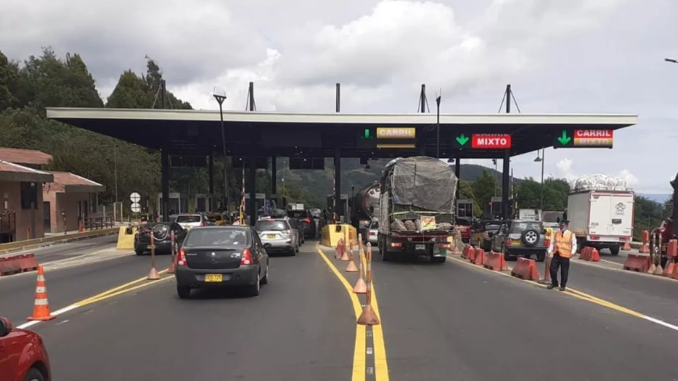 Caos vehicular ante salida de viajeros para fin de año