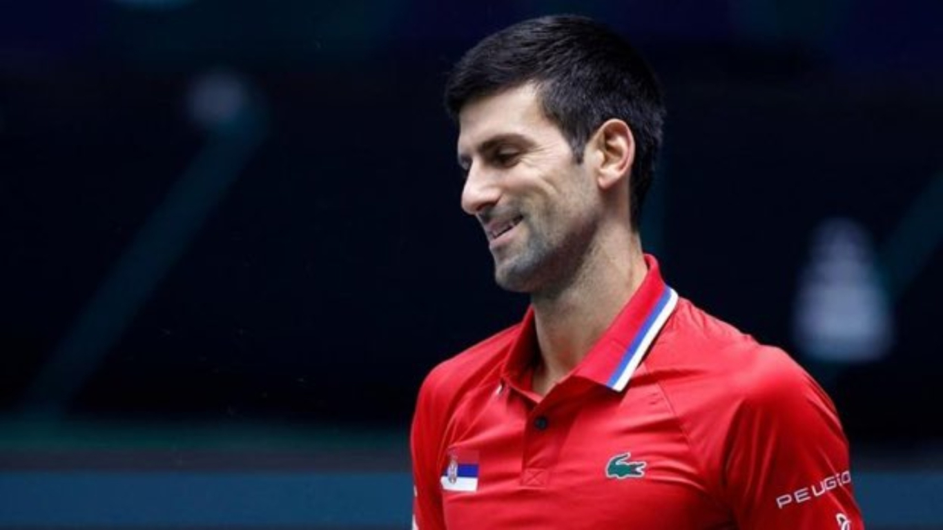 Serbia estudia posibles sanciones a Djokovic por saltarse el aislamiento