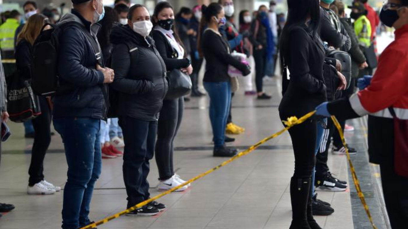 Leve baja en los fallecidos por covid-19 en Colombia