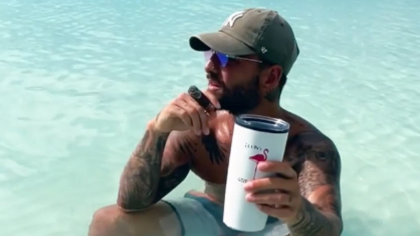 “Cositas de la USA” la nueva canción de Maluma