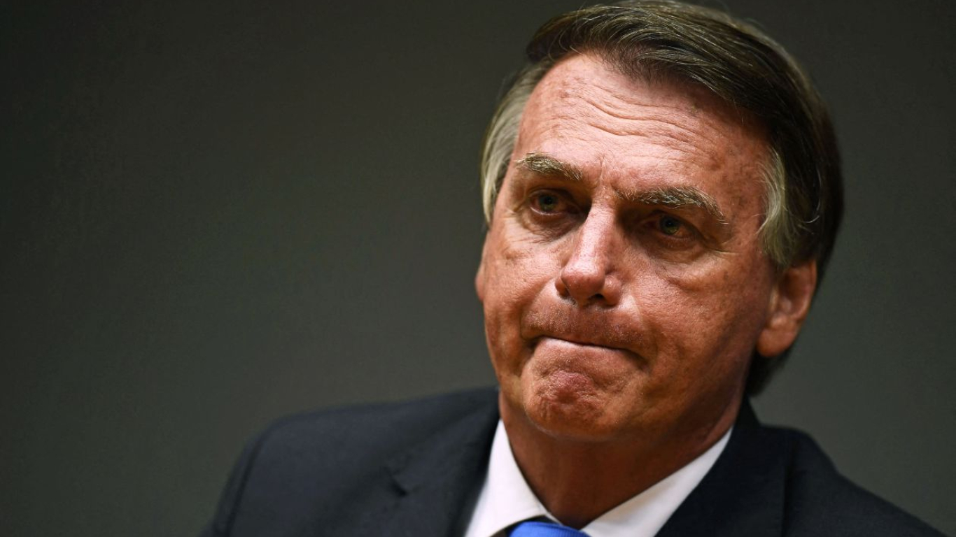 Jair Bolsonaro fue hospitalizado de urgencia