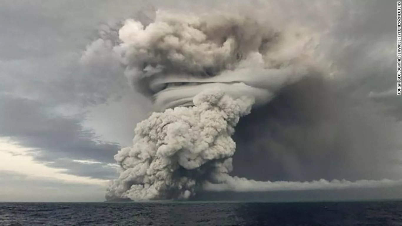Alerta de Tsunami en Estados Unidos y Japón por la erupción de volcán en islas Tonga