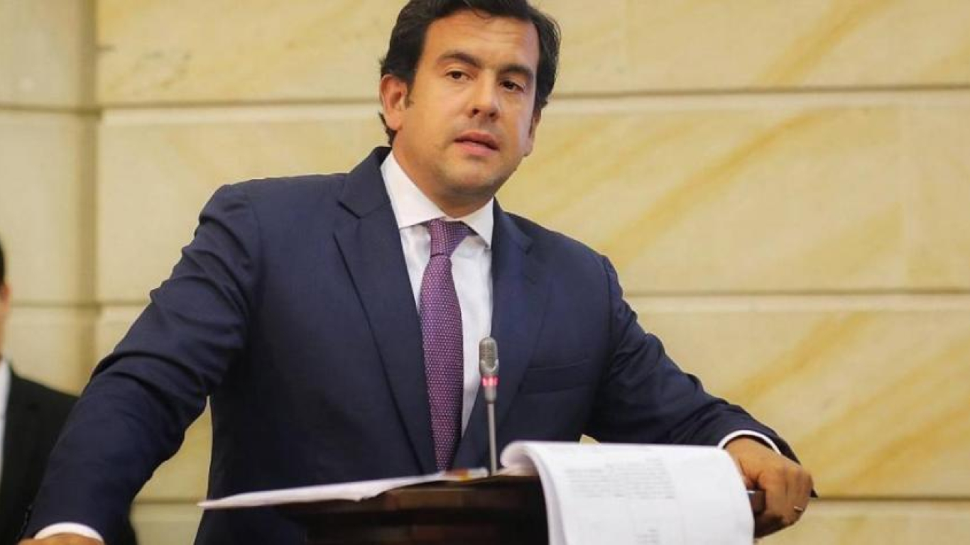 Rodrigo Lara arremete contra los Galan Y Fajardo