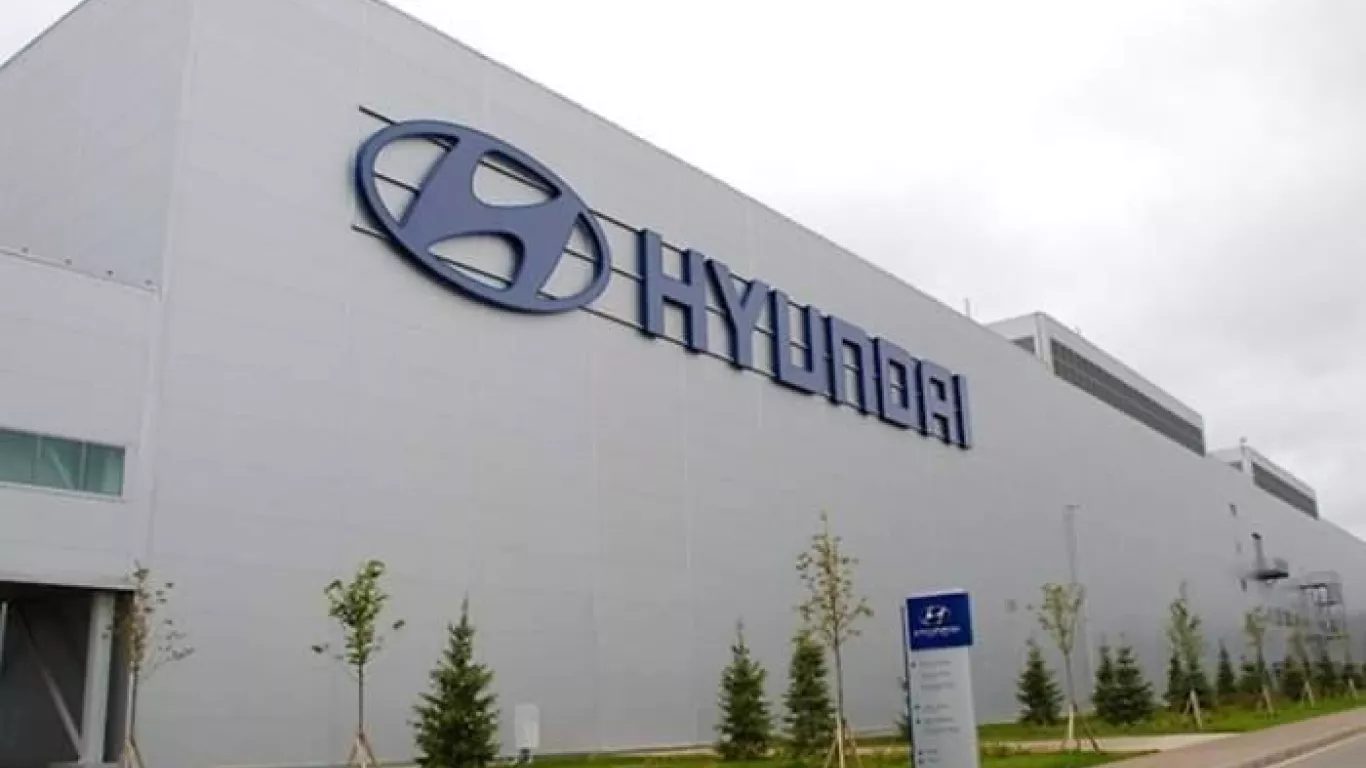 Hyundai y Kia hacen llamado a propietarios de vehículos para revisión por posible riesgo de incendio