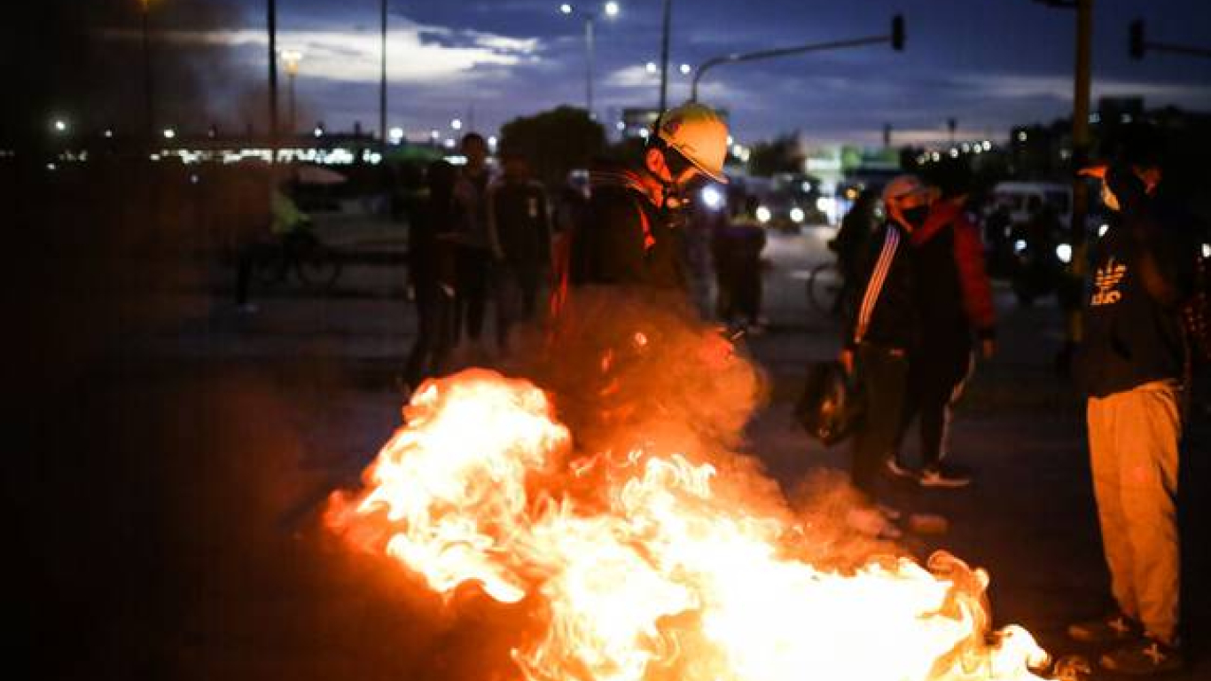 De nuevo se repite la historia, fuertes disturbios en el Portal Américas