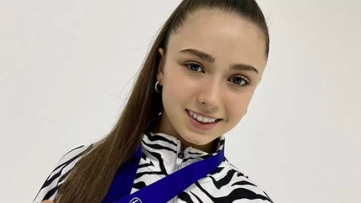 Patinadora rusa de 15 años hace historia en los Juegos Olímpicos de Pekín