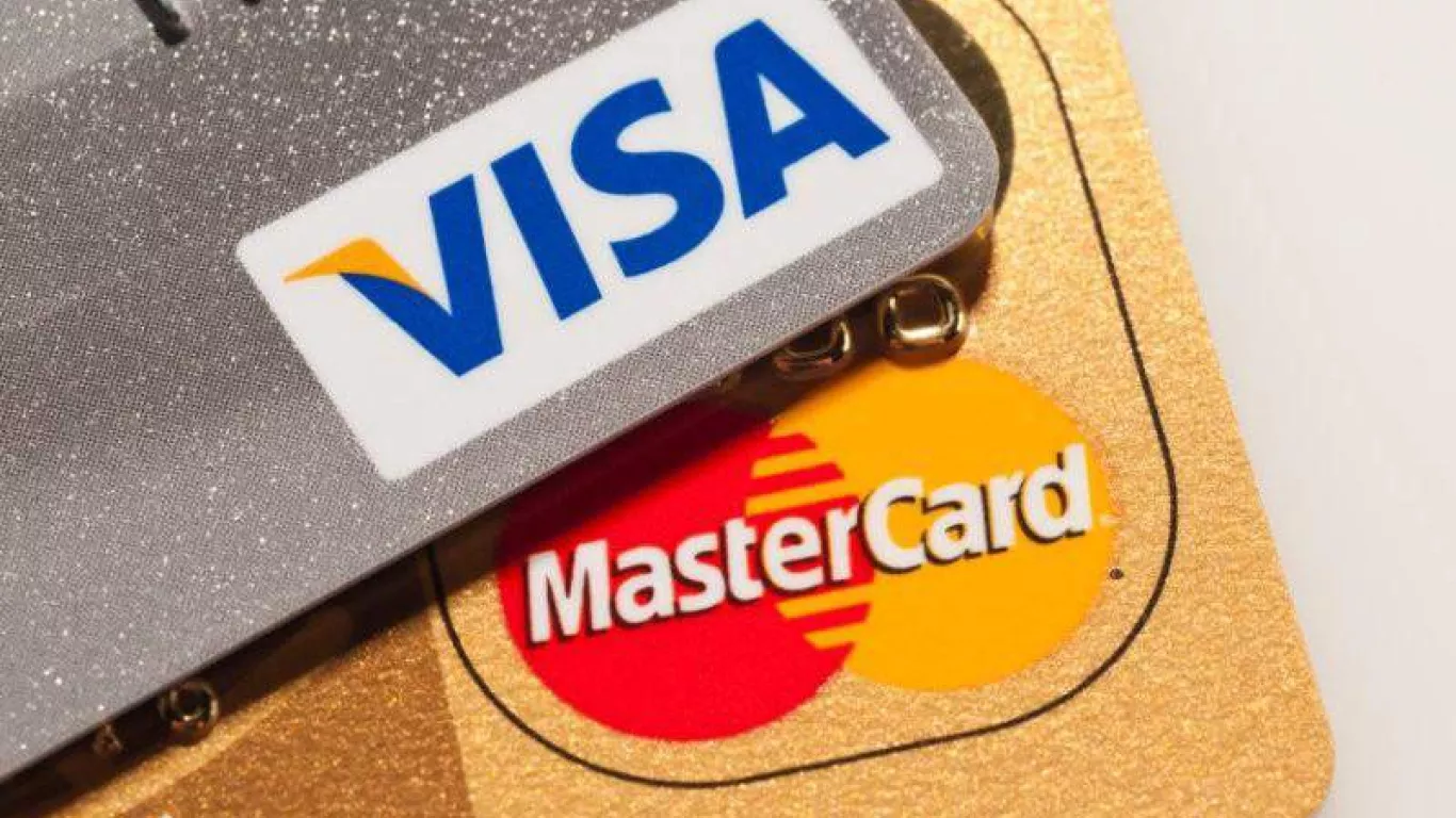 Visa y Mastercard suspenden sus servicios en Rusia 