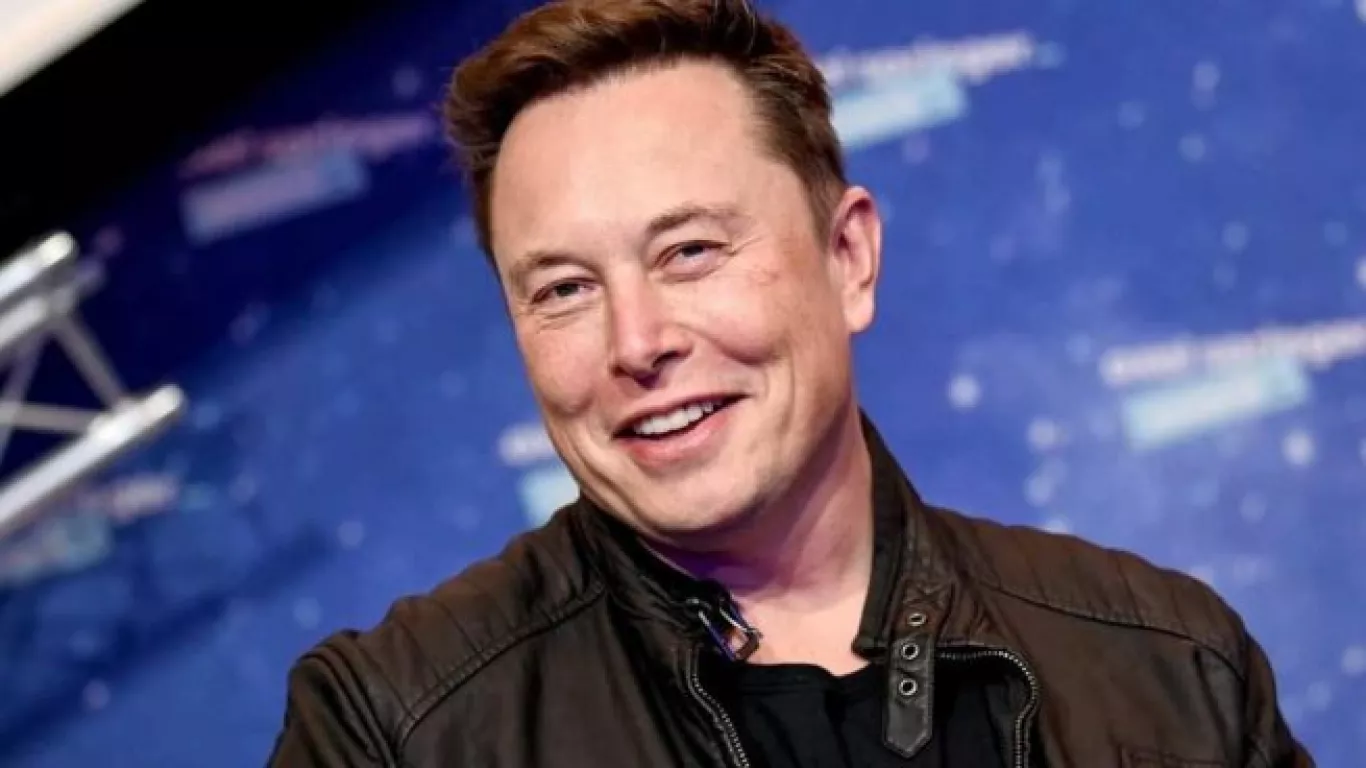 Elon Musk lanza oferta multimillonaria para adquirir el 100% de Twitter