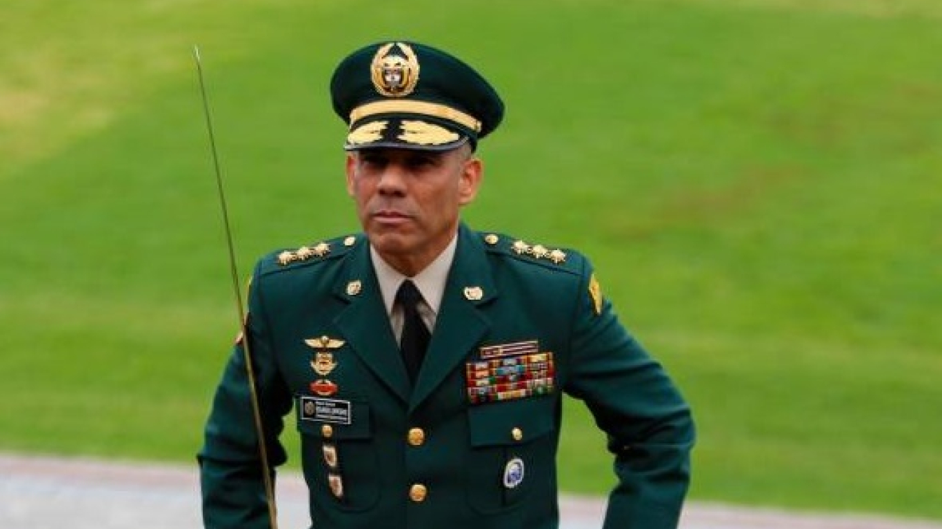 Políticos que exigen la renuncia del comandante del Ejército