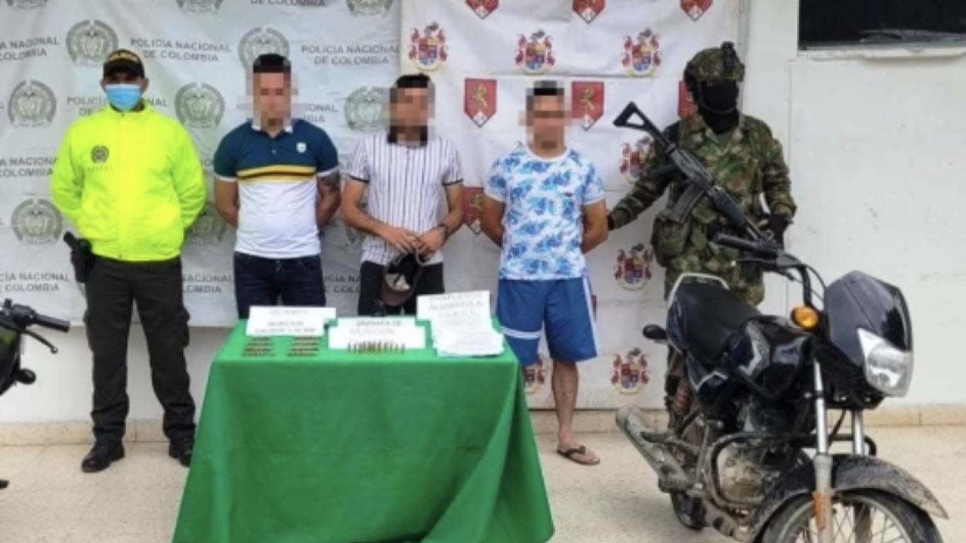 Clan del Golfo quema de vehículos en Cesar