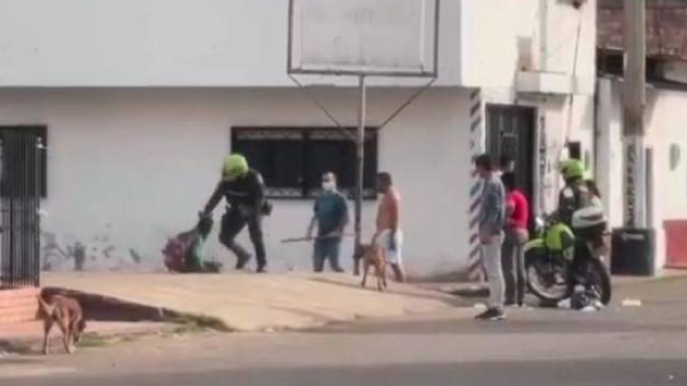 Policías fueron suspendidos tras agresión contra habitante de calle en Cúcuta