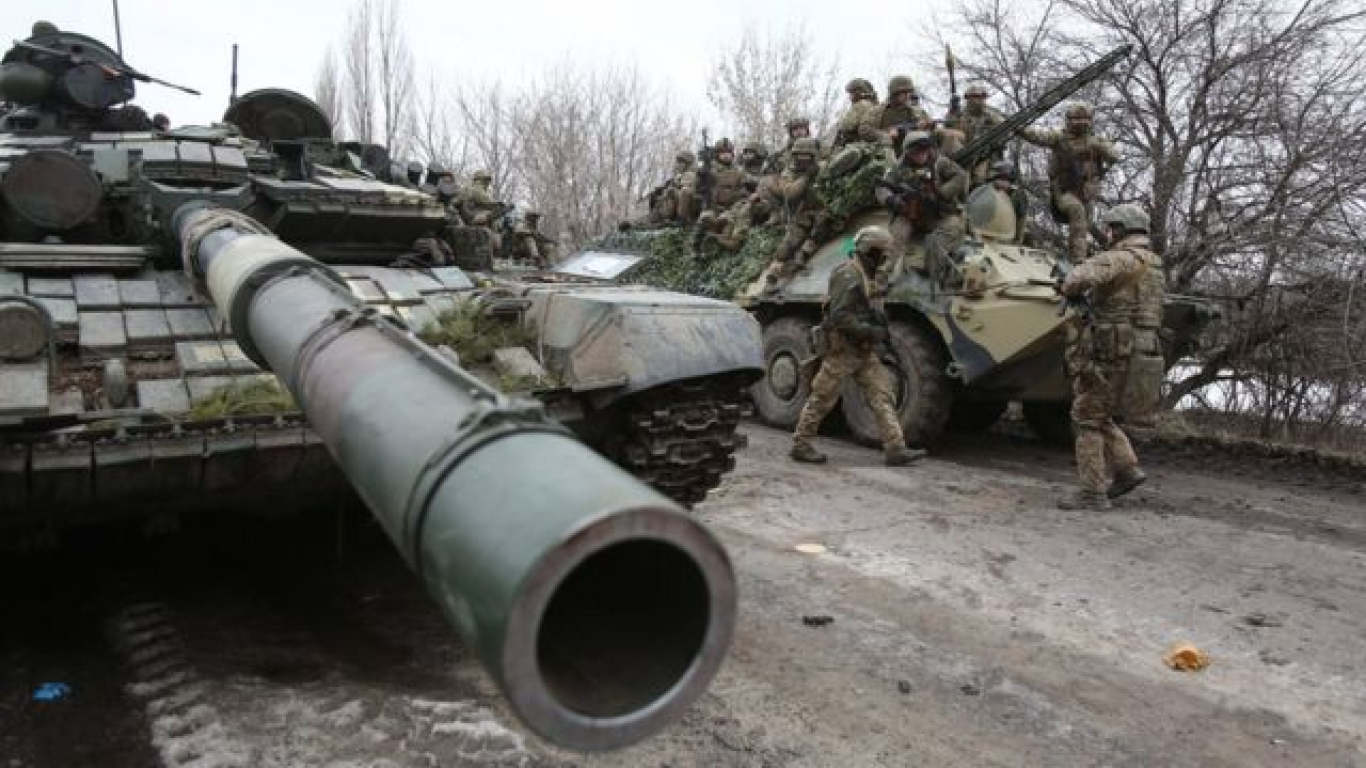 Hallan camión con 152 cuerpos de militares ucranianos en Azovstal 