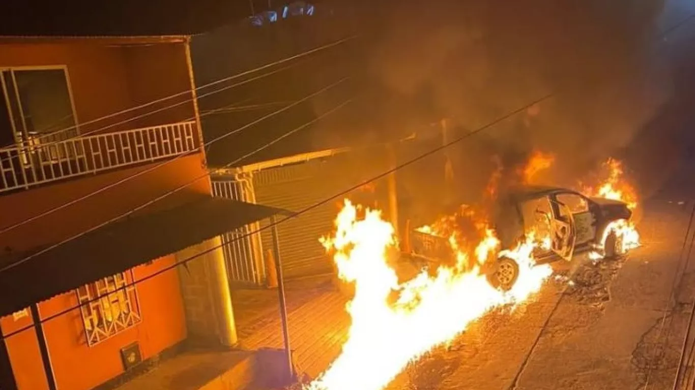 Paro armado: Vehículo fue incinerado con el conductor dentro en Segovia, Antioquia