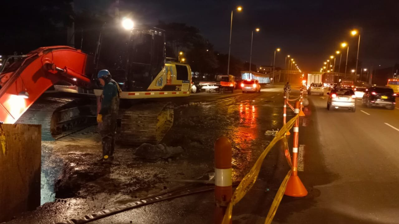 Bogotá: Afectaciones viales por cráter en la autopista Norte