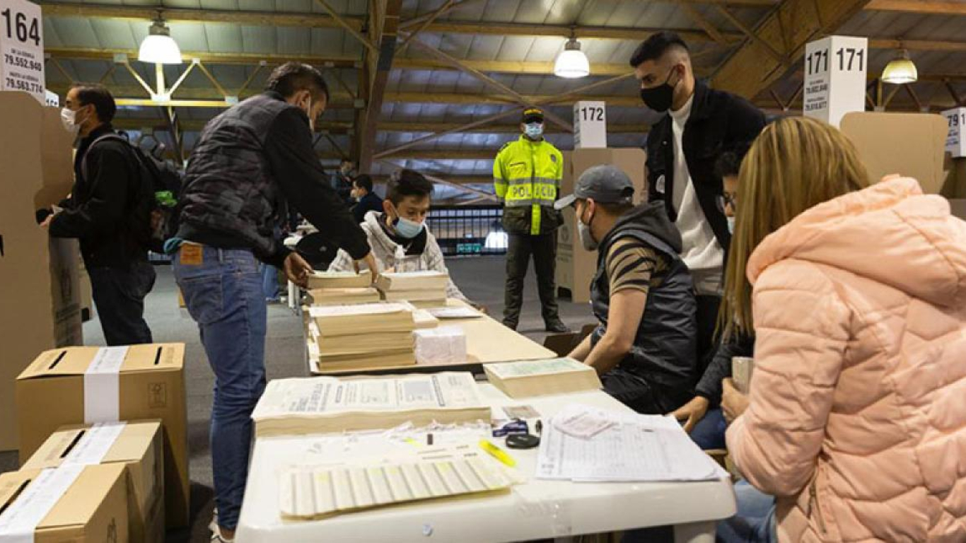 Más 47.000 testigos electorales de los dos partidos políticos vigilarán las elecciones 