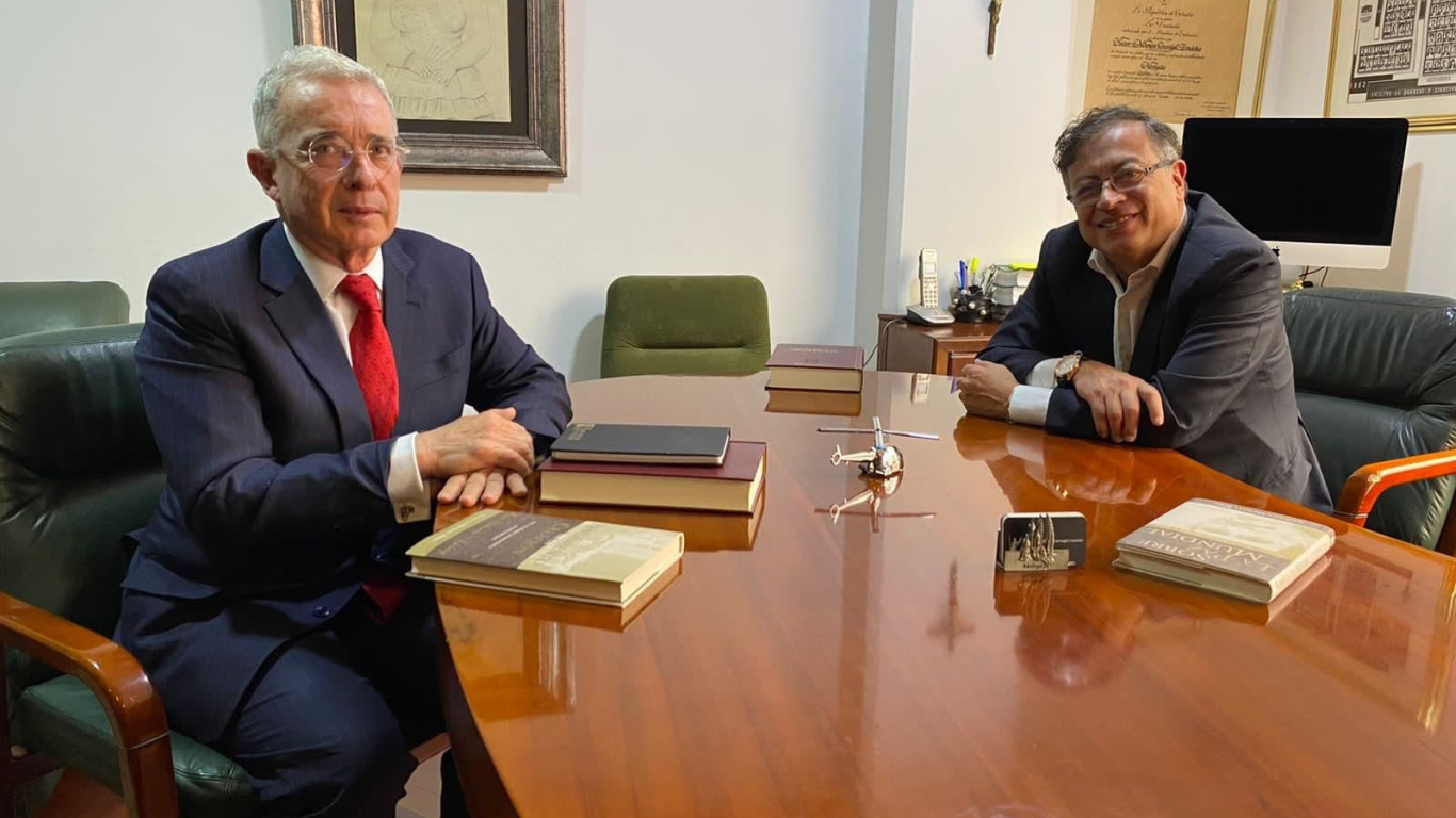 Gustavo Petro y Álvaro Uribe Vélez reunión