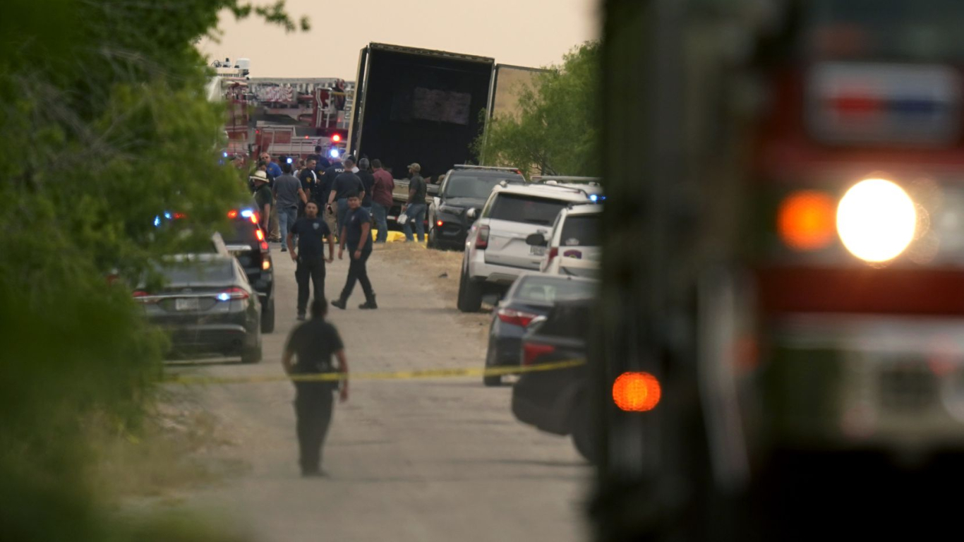 46 migrantes fueron encontrados sin vida en camión abandonado en Texas