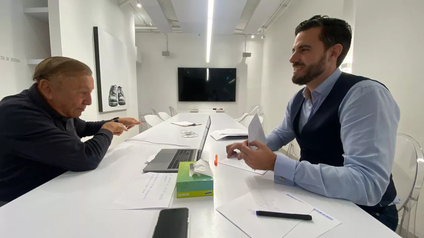 Estratega español refuta a Rodolfo Hernández
